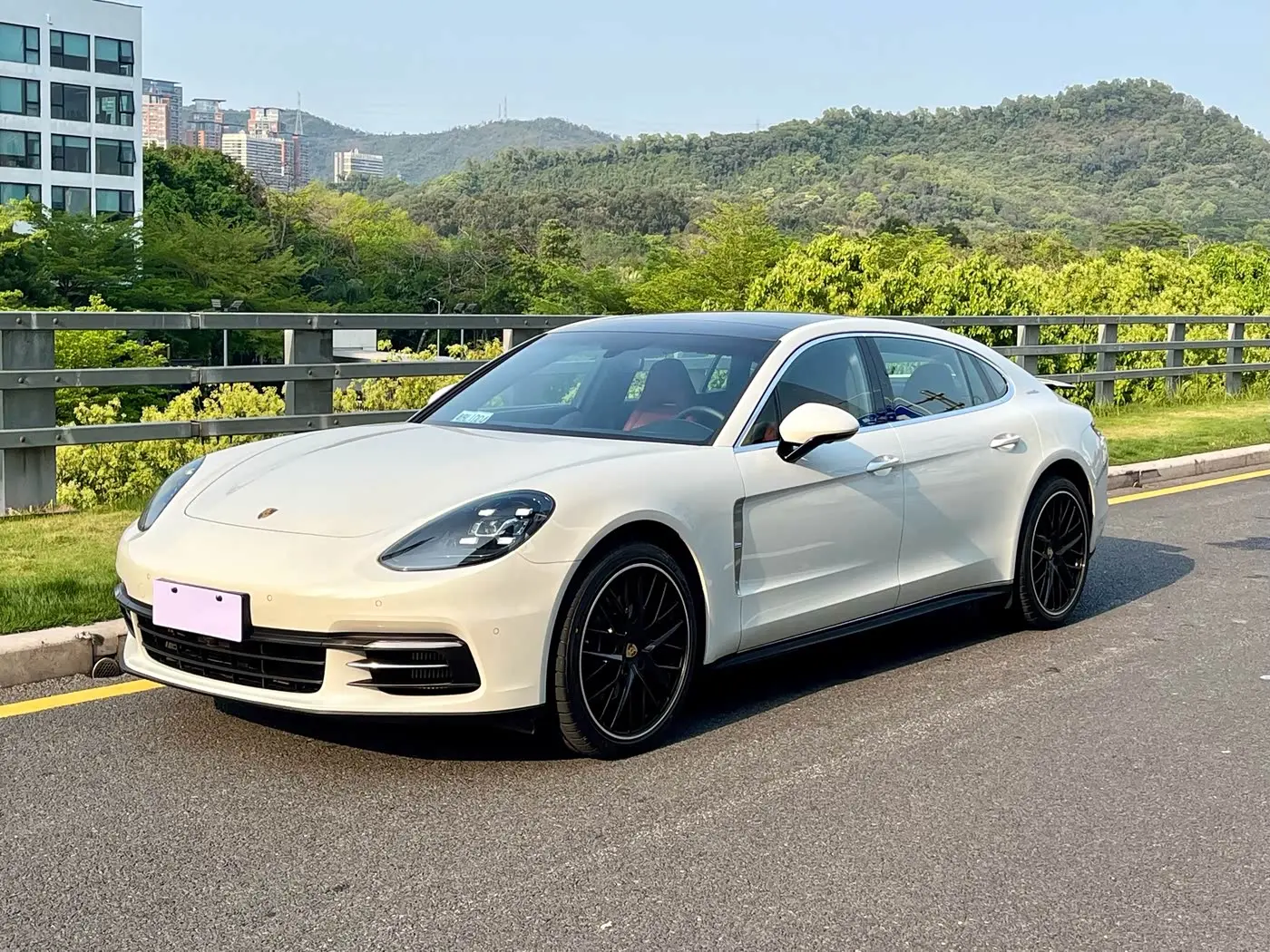 Porsche Panamera 2019 — Photo 1/12