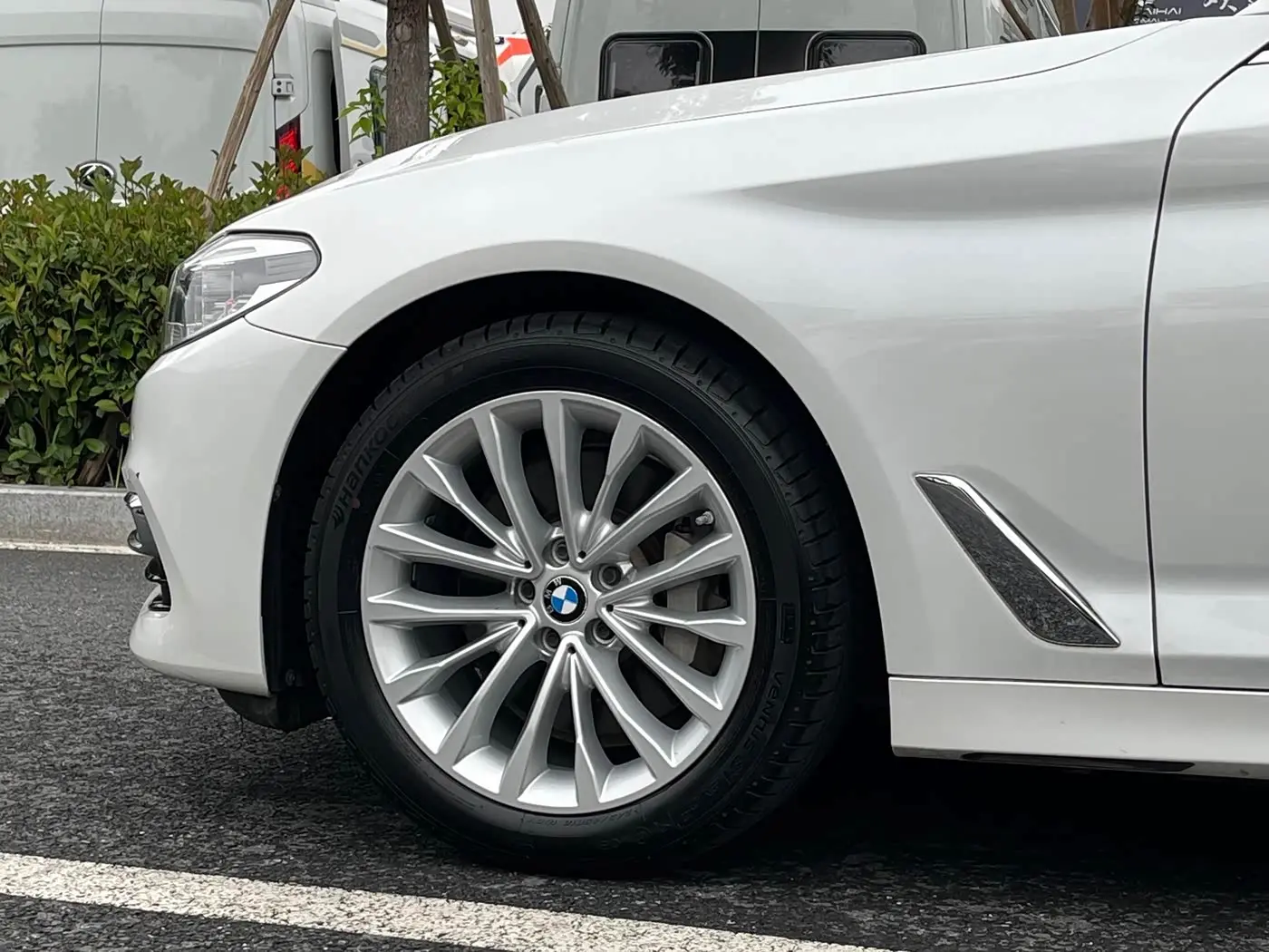 BMW 5 Series 2020 — Photo 8/19