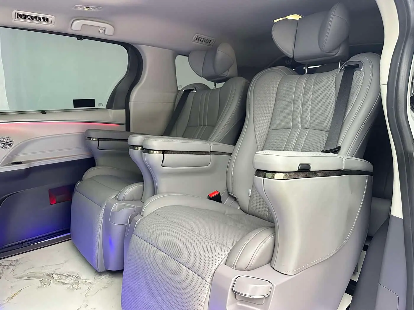 Toyota Sienna 2023 — Photo 12/17