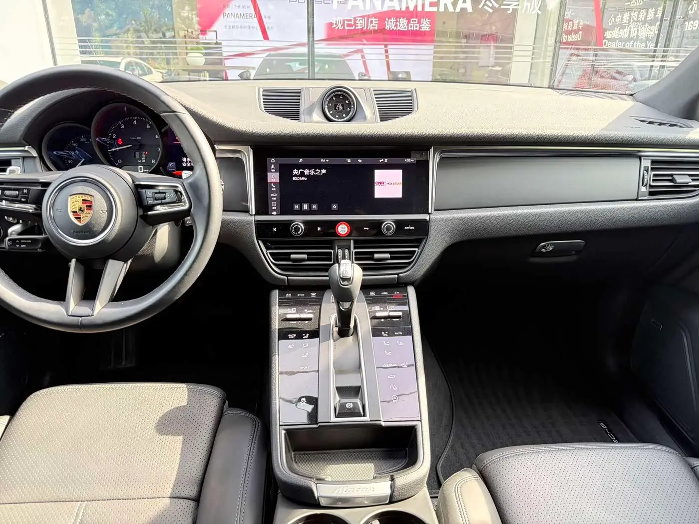 Porsche Macan 2023 — Photo 13/15