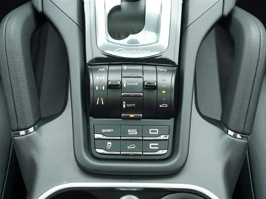 Porsche Cayenne 2013 — Photo 19/20