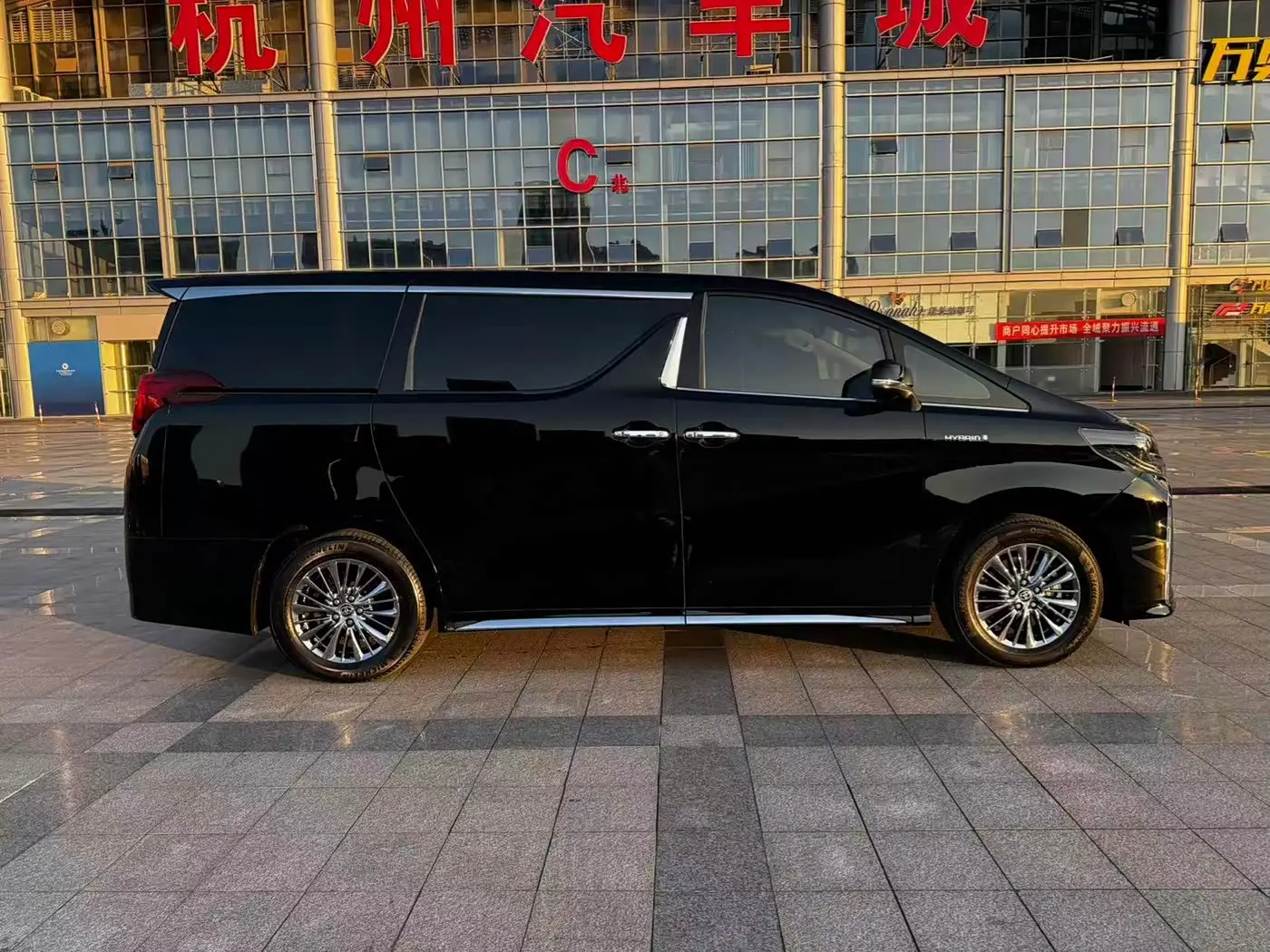 Toyota Alphard 2022 — Фото 6/19