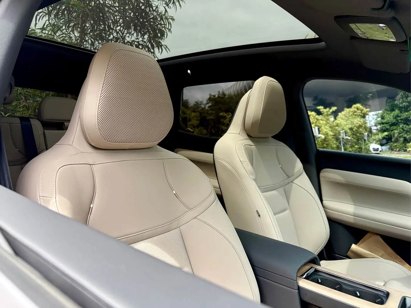 Volvo XC70 Plug-in Hybrid 2025 — Фото 14/18