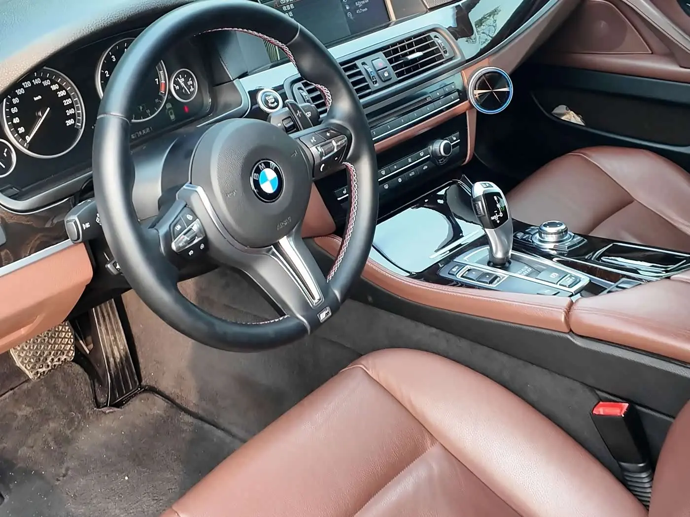 BMW 5 Series 2012 — Photo 17/20