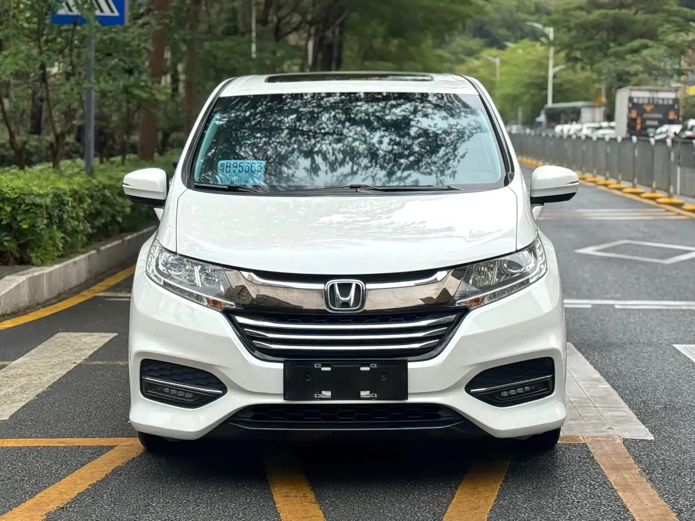 Honda Odyssey 2019 — ფოტო 2/20