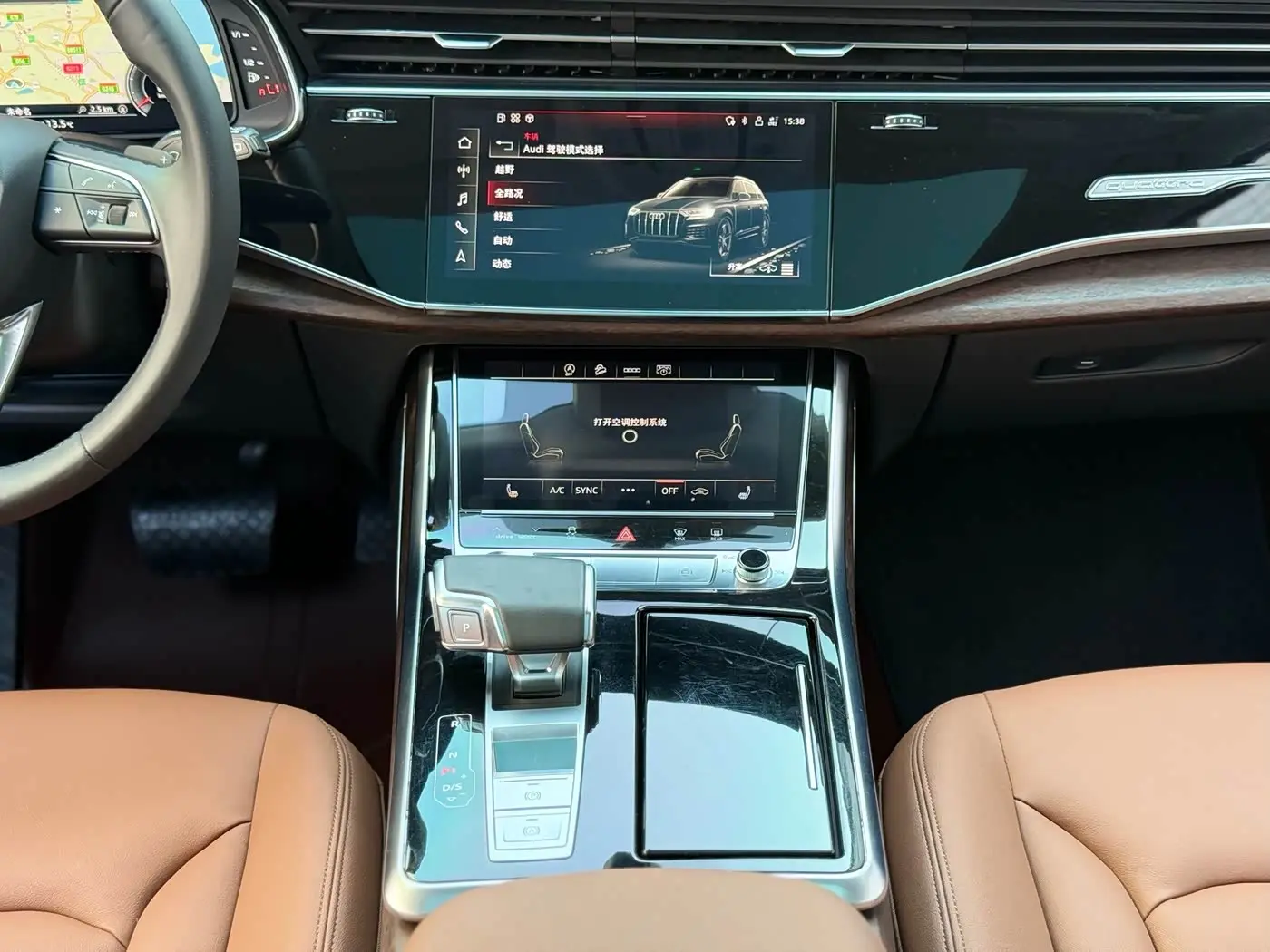Audi Q7 2021 — Photo 7/20