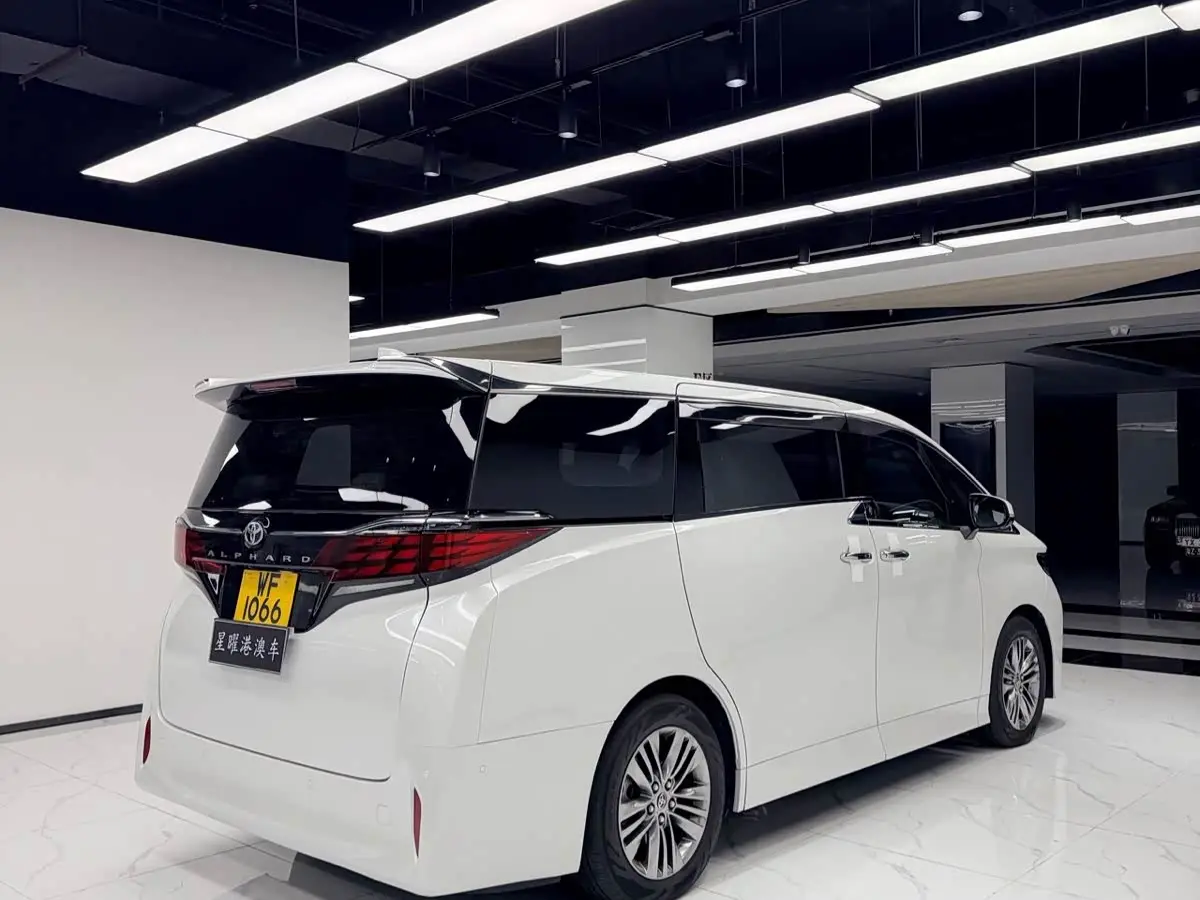 Toyota Alphard 2025 — Photo 7/9