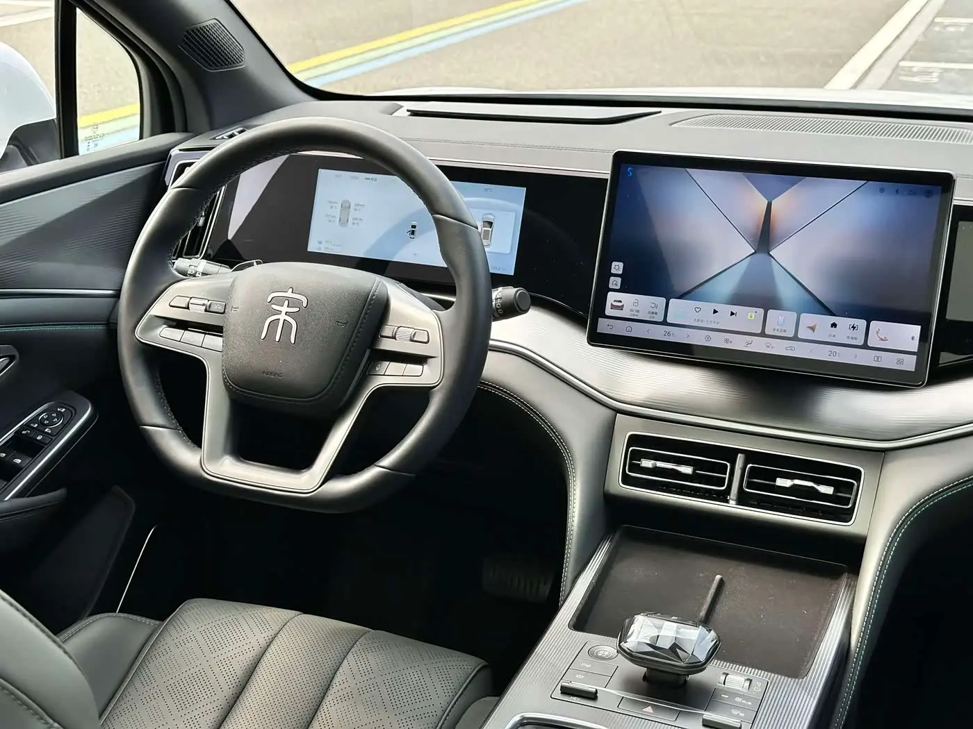 BYD Song L DM-i 2025 — Фото 9/20