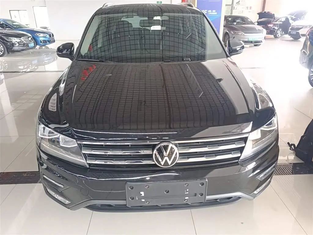 Volkswagen Tiguan L 2021 — Photo 3/20