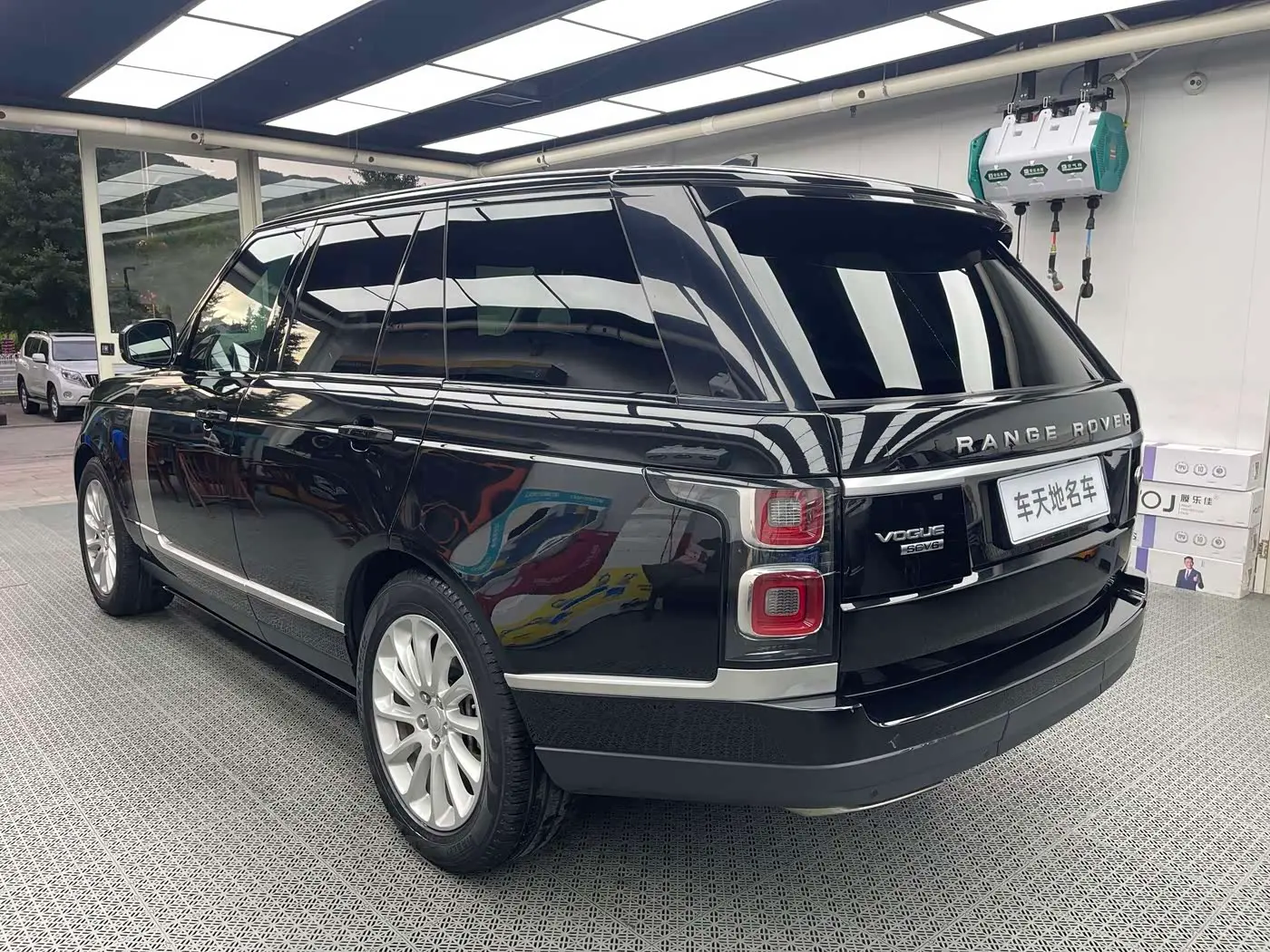 Land Rover Range Rover 2018 — Photo 8/8