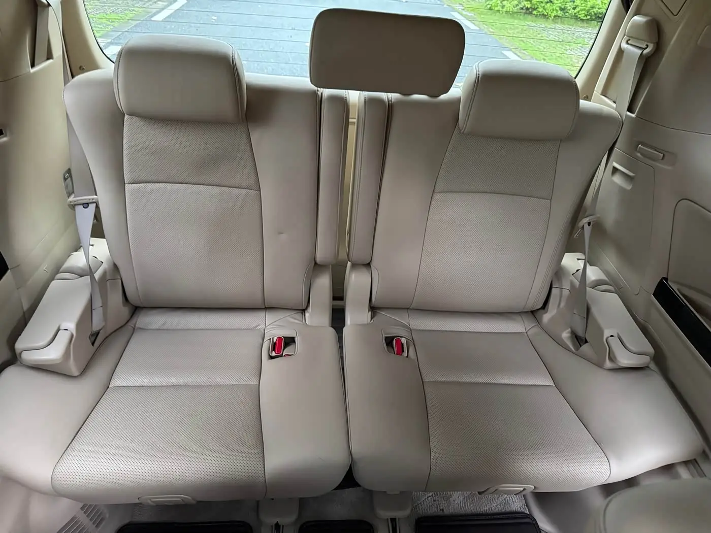 Toyota Alphard 2013 — Photo 19/20