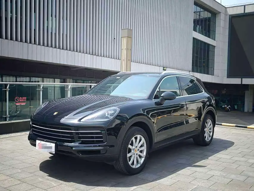 Porsche Cayenne 2021 — Фото 1/6
