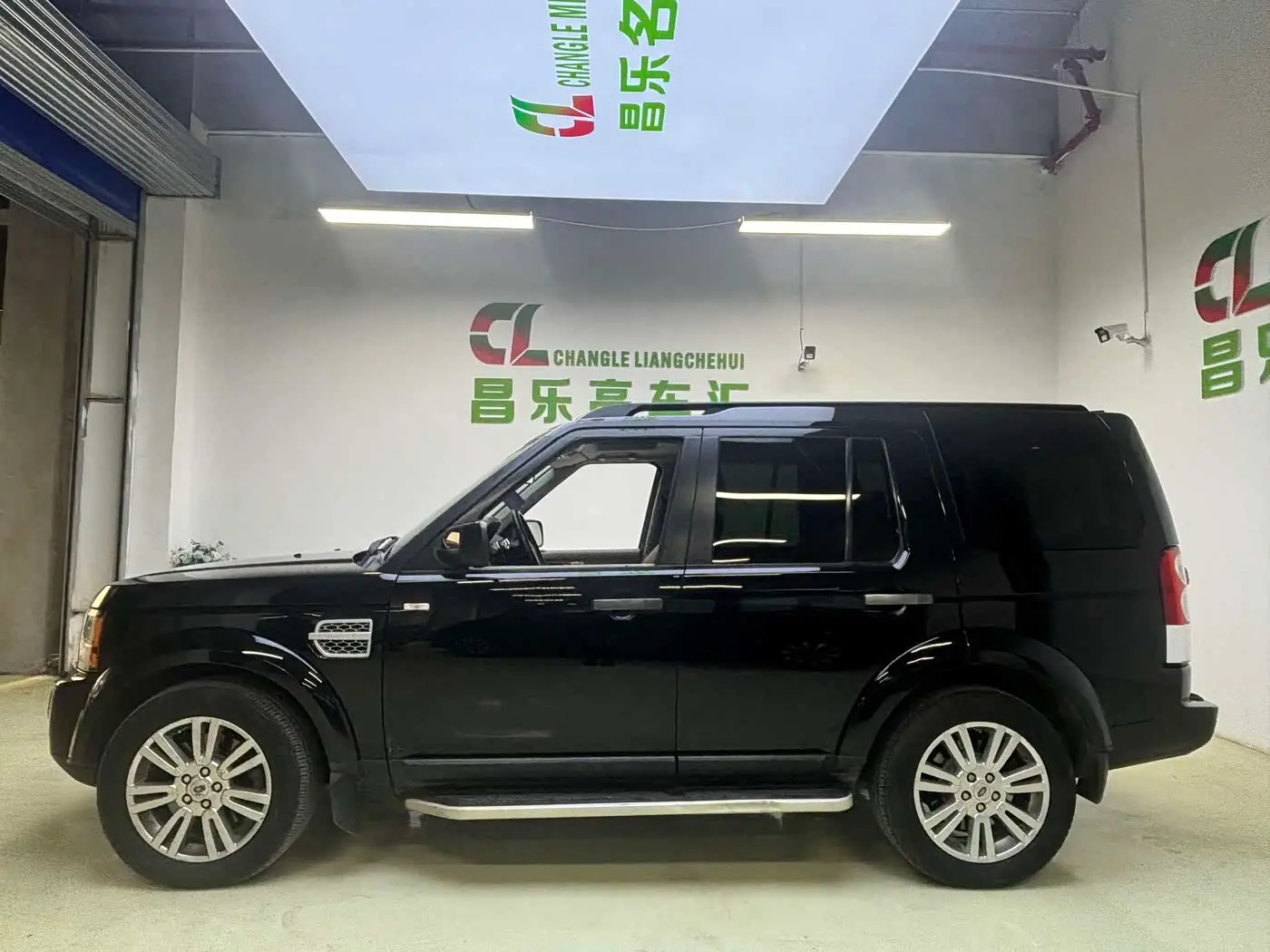 Land Rover Discovery 2012 — Фото 3/16