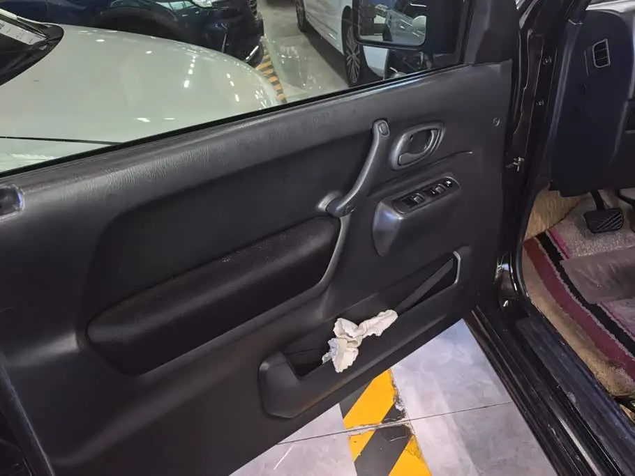 Suzuki Jimny 2018 — Photo 7/16