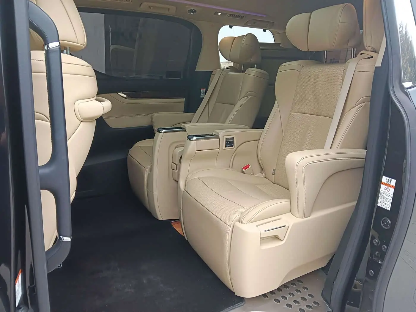 Toyota Alphard 2020 — Photo 4/9