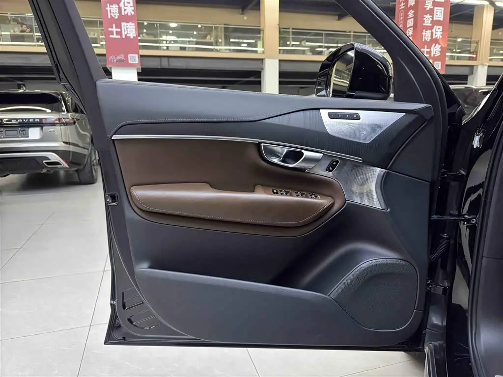 Volvo XC90 2019 — Photo 15/17
