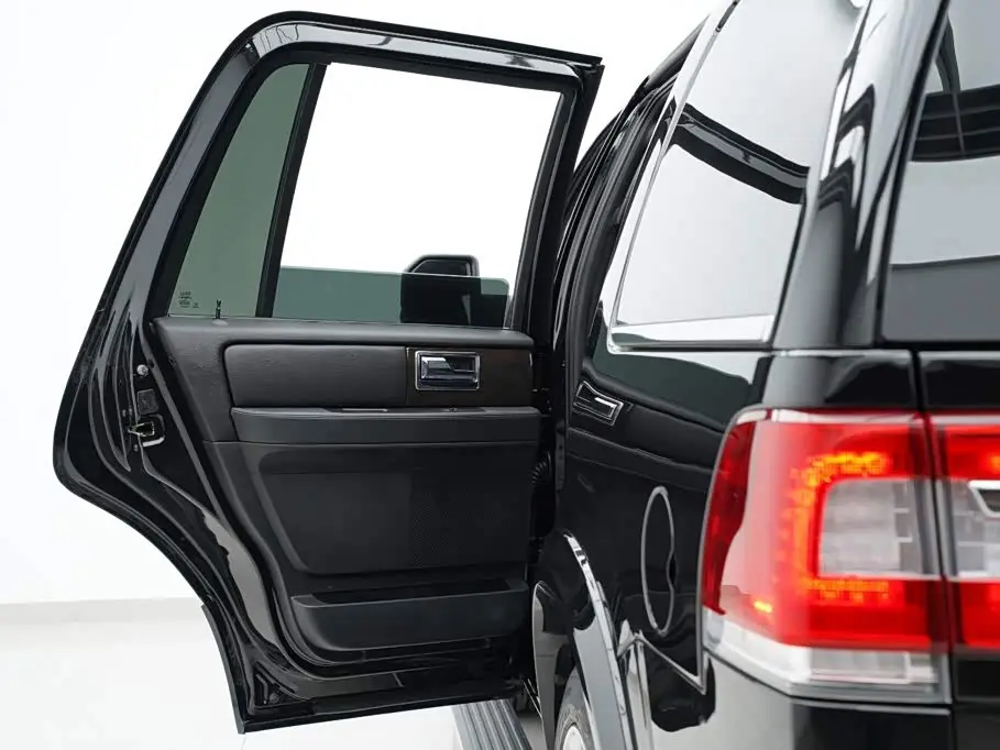 Lincoln Navigator 2018 — Photo 14/20