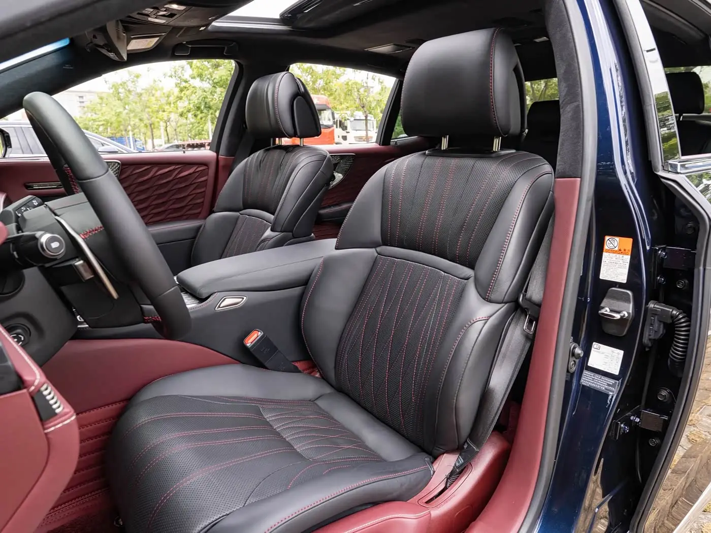Lexus LS 2021 — Photo 11/20