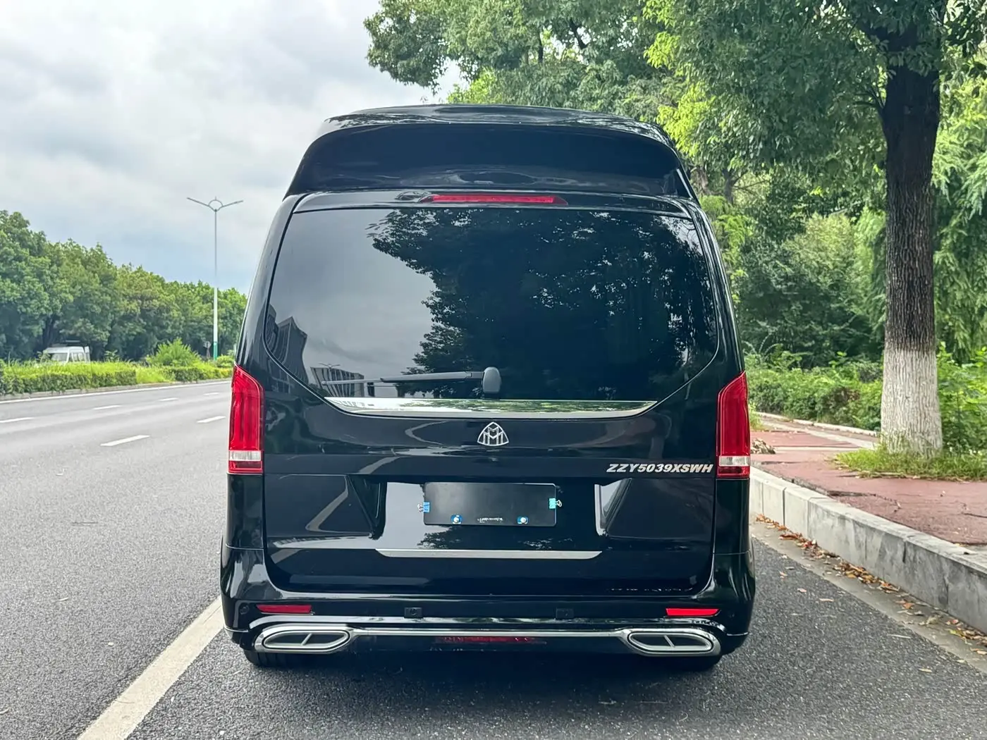 Mercedes-Benz V-Class 2022 — Photo 5/11