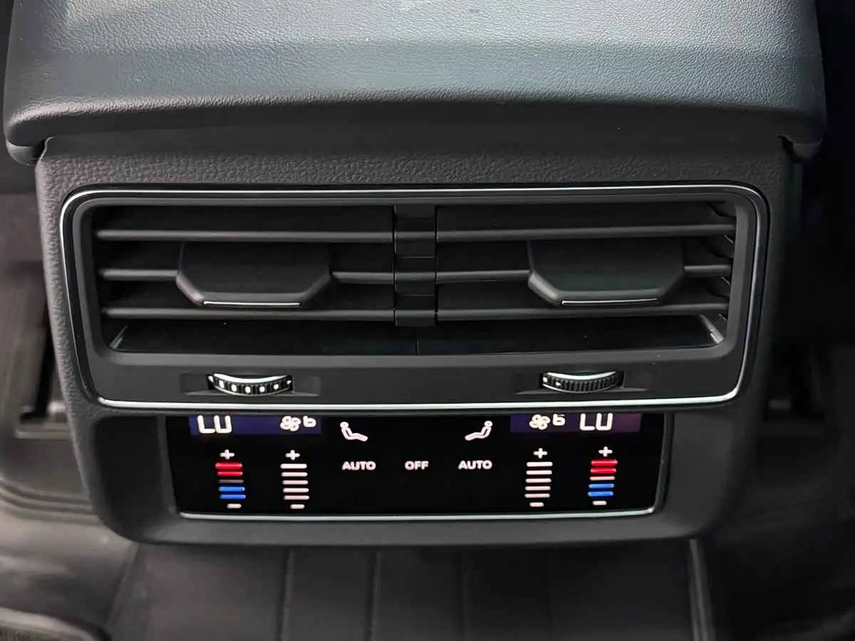 Audi Q7 2025 — Фото 18/20