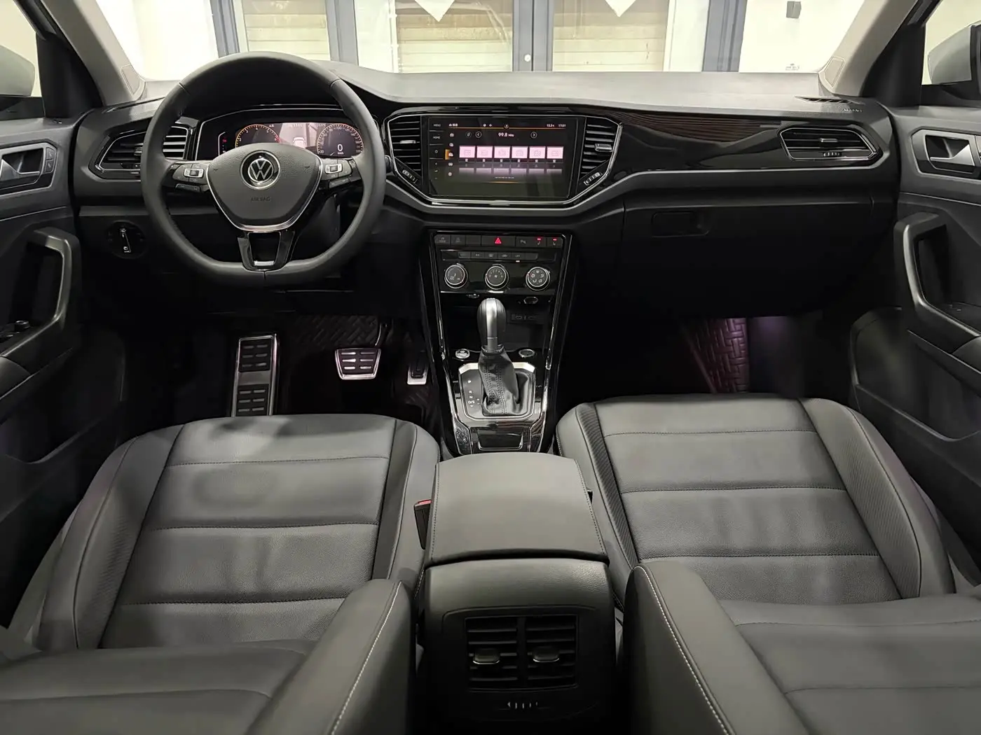Volkswagen T-ROC 2023 — Şəkil 11/18