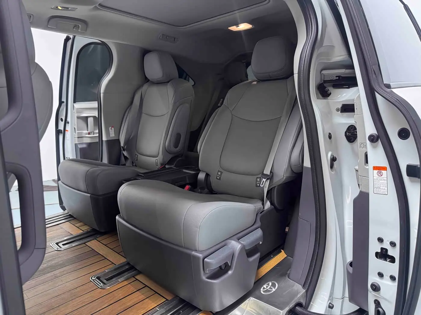 Toyota Granvia 2024 — Photo 13/19