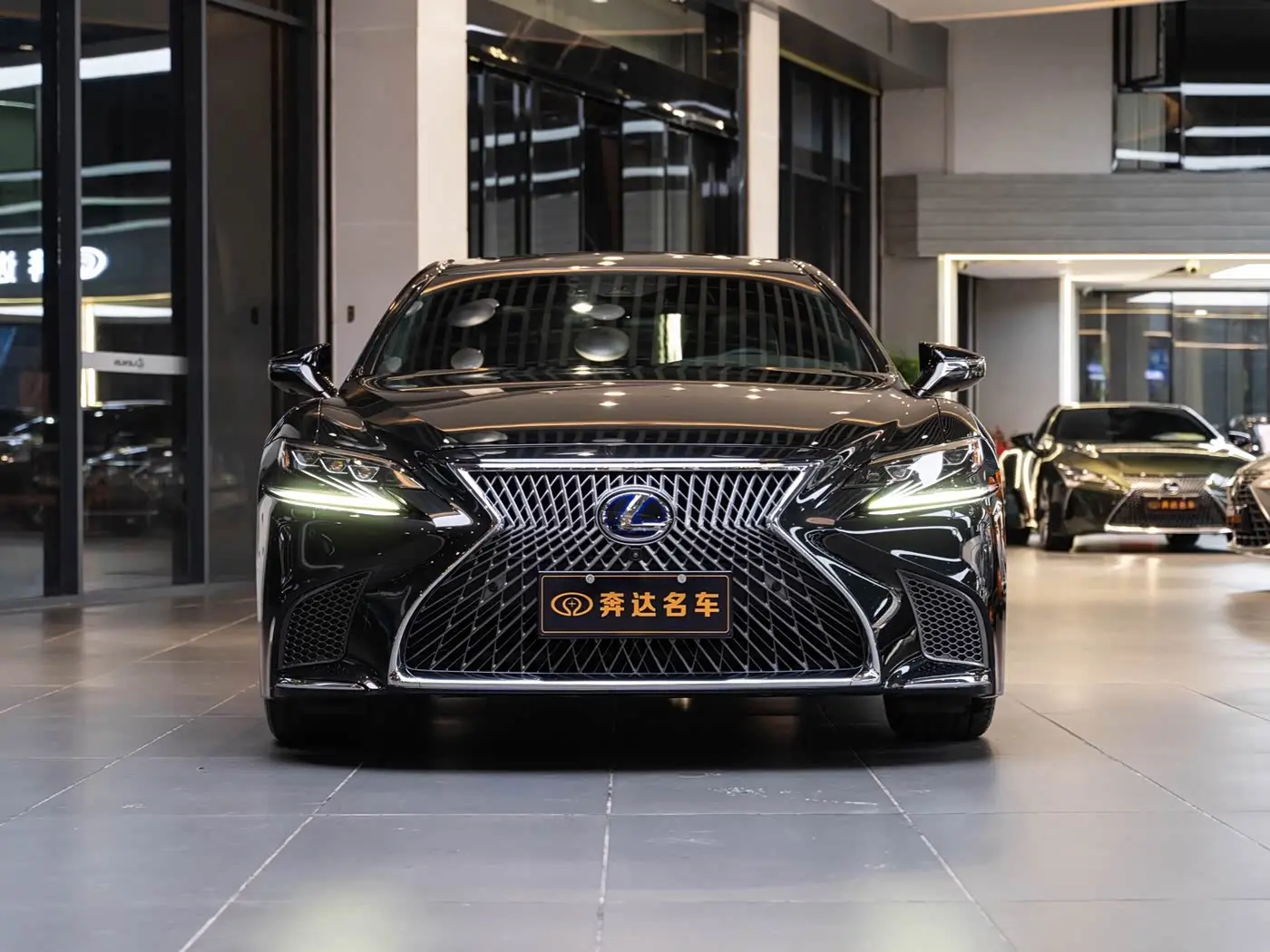 Lexus LS 2019 — Фото 2/20