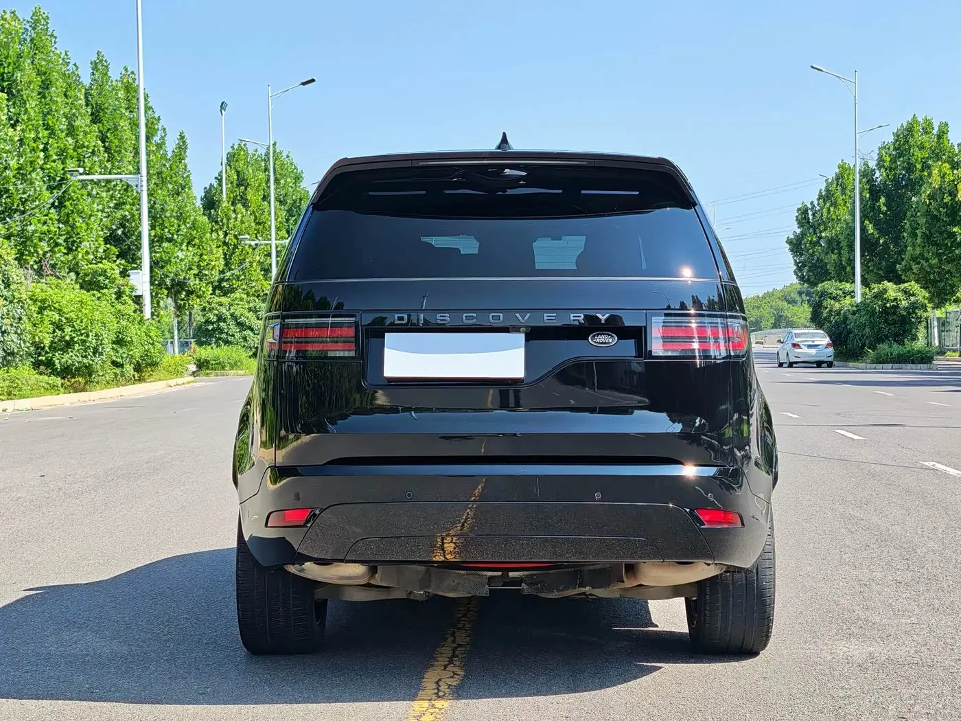 Land Rover Discovery 2024 — Photo 8/20