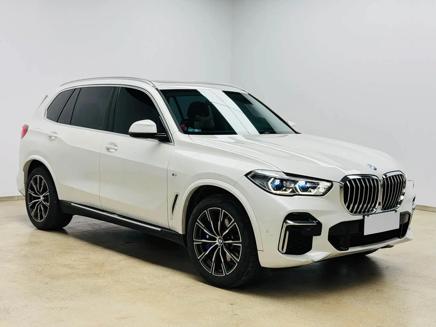 BMW X5 2023 — Фото 3/16