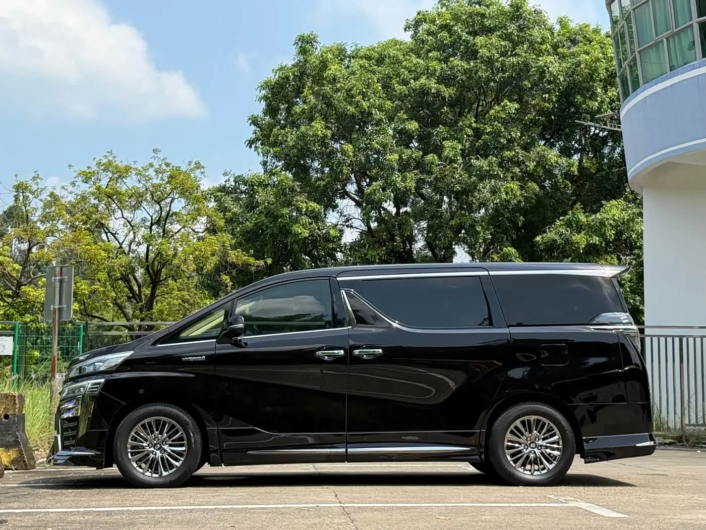 Toyota Vellfire 2022 — Photo 11/11