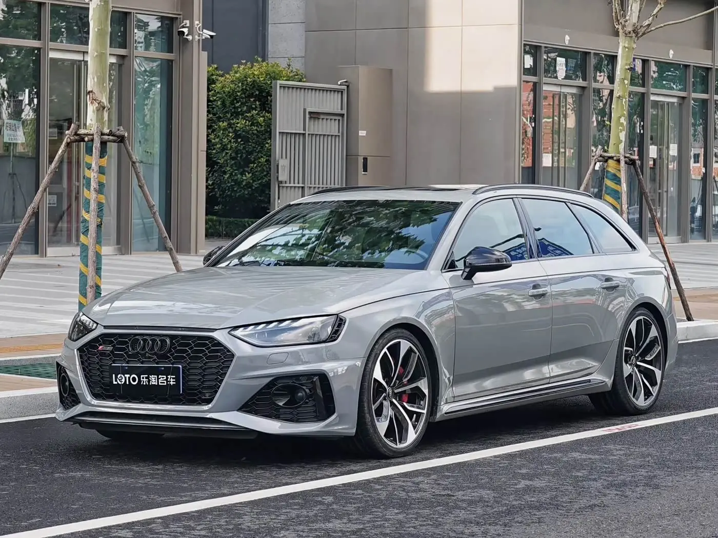 Audi RS 4 2021 — Фото 1/12