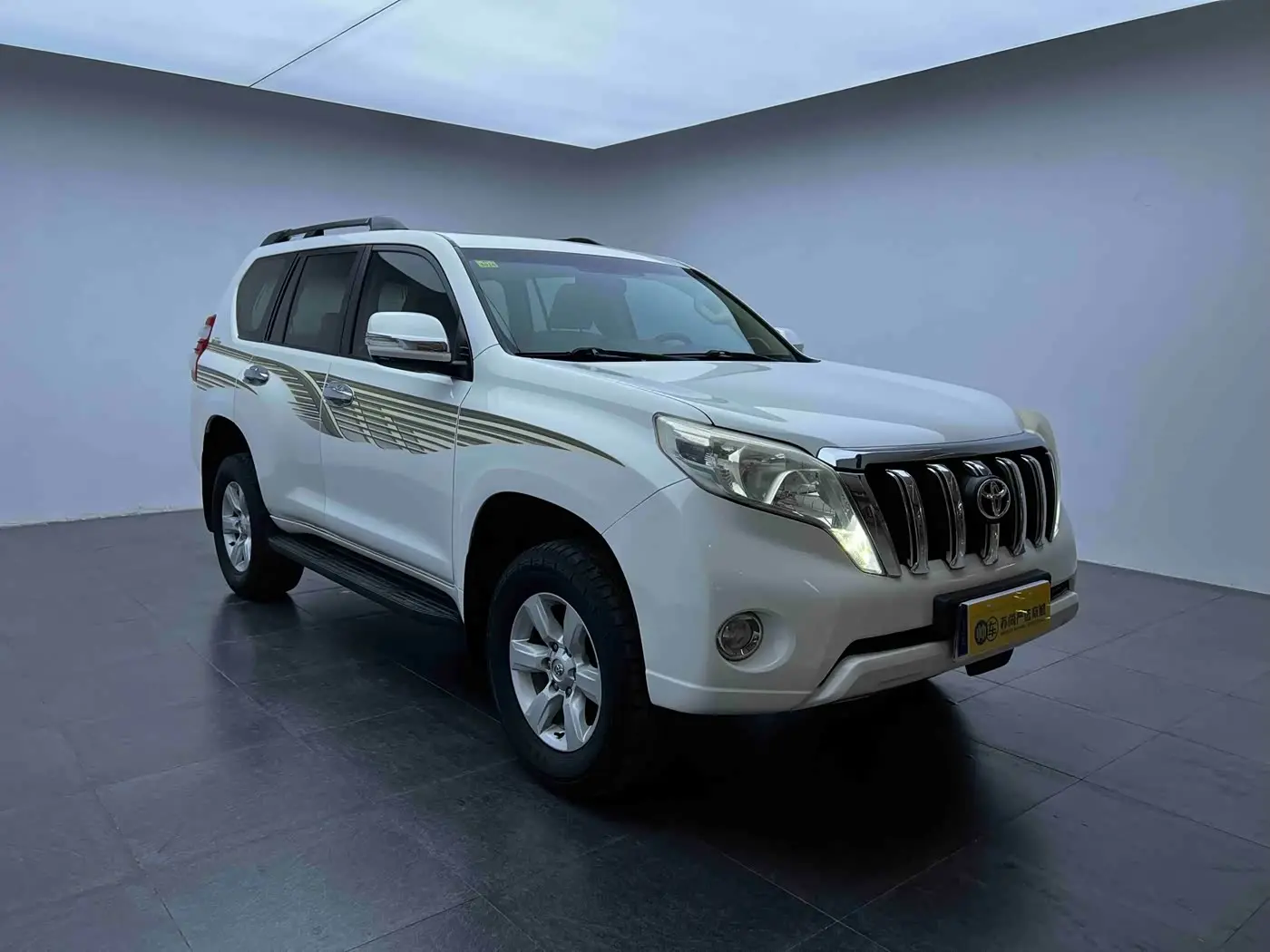 Toyota Prado 2014 — Photo 2/10