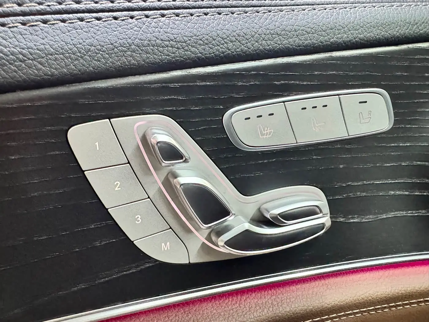 Mercedes-Benz E-Class 2021 — Photo 10/12