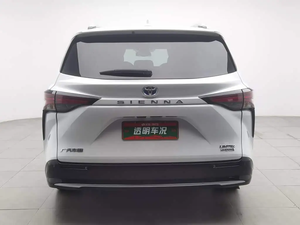 Toyota Sienna 2022 — ფოტო 4/20