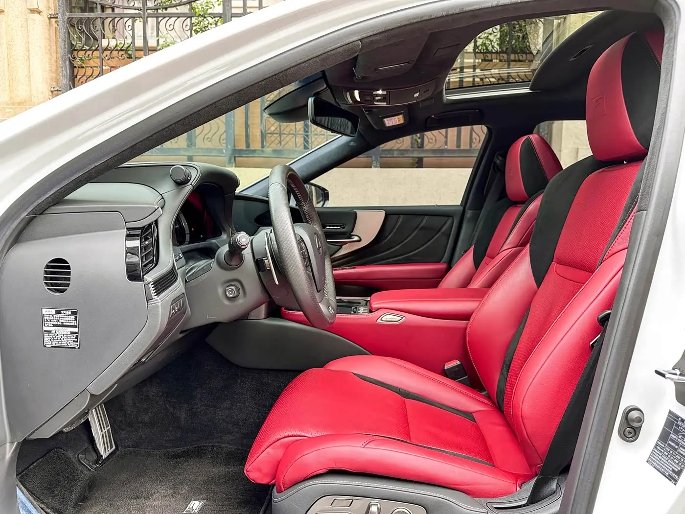 Lexus LS 2020 — Photo 12/19
