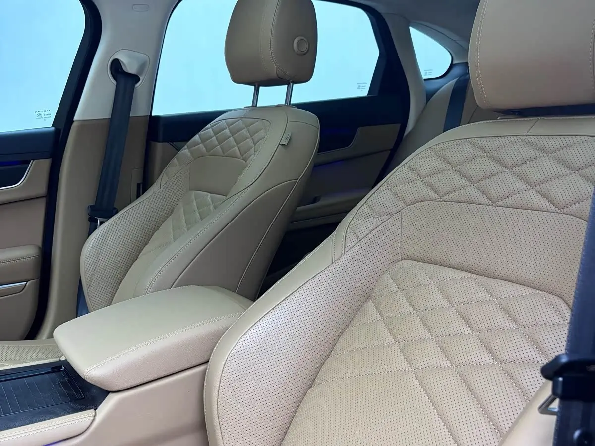 Jaguar XFL 2023 — Photo 18/20
