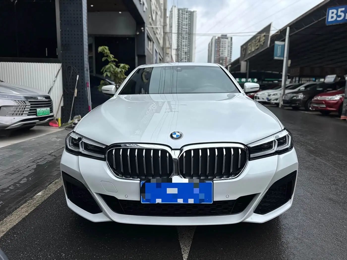 BMW 5 Series 2023 — Photo 2/13