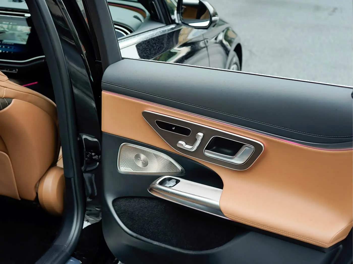 Mercedes-Benz E-Class 2024 — Photo 17/20