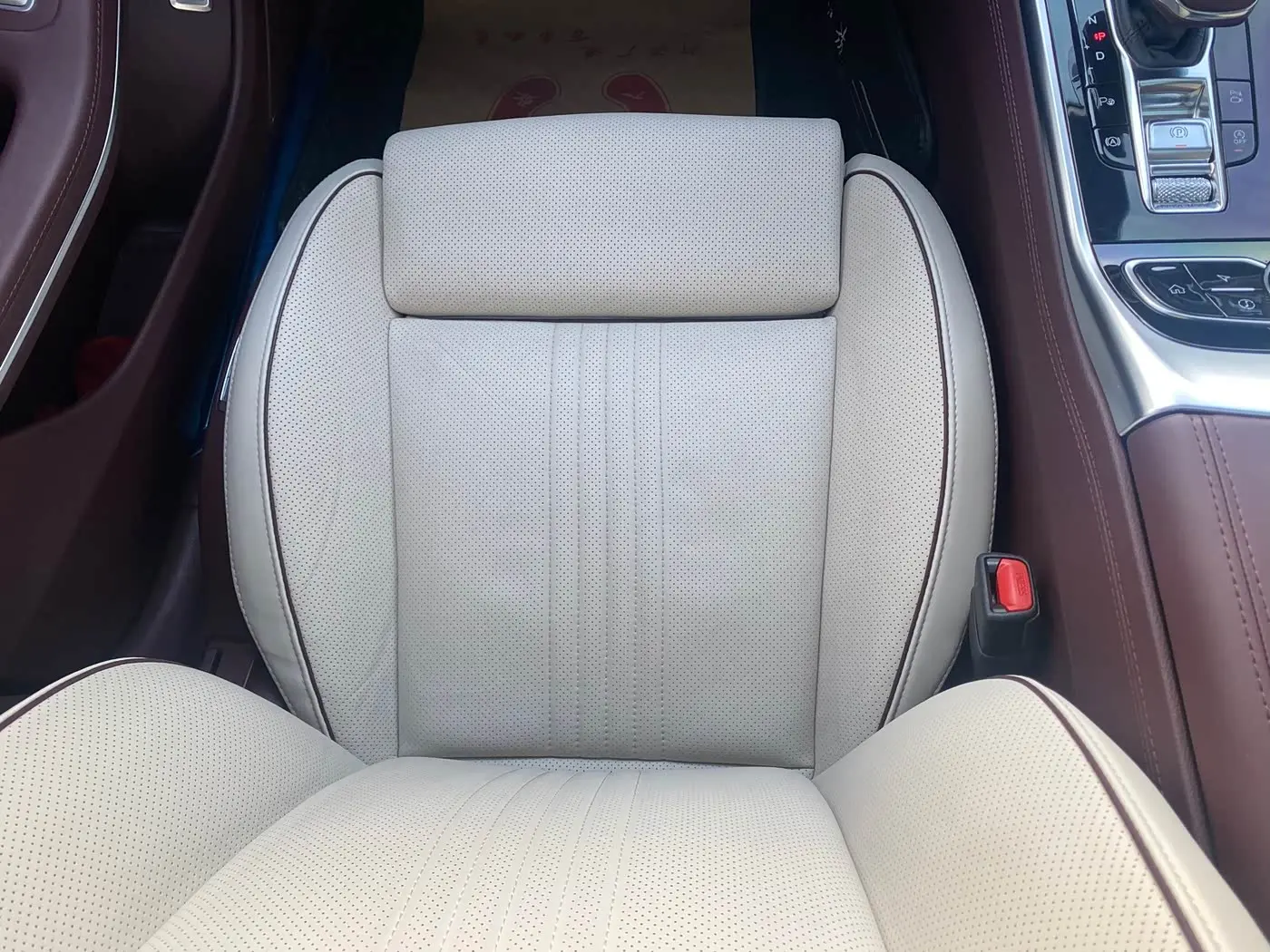 Hongqi H9 2022 — Photo 9/18