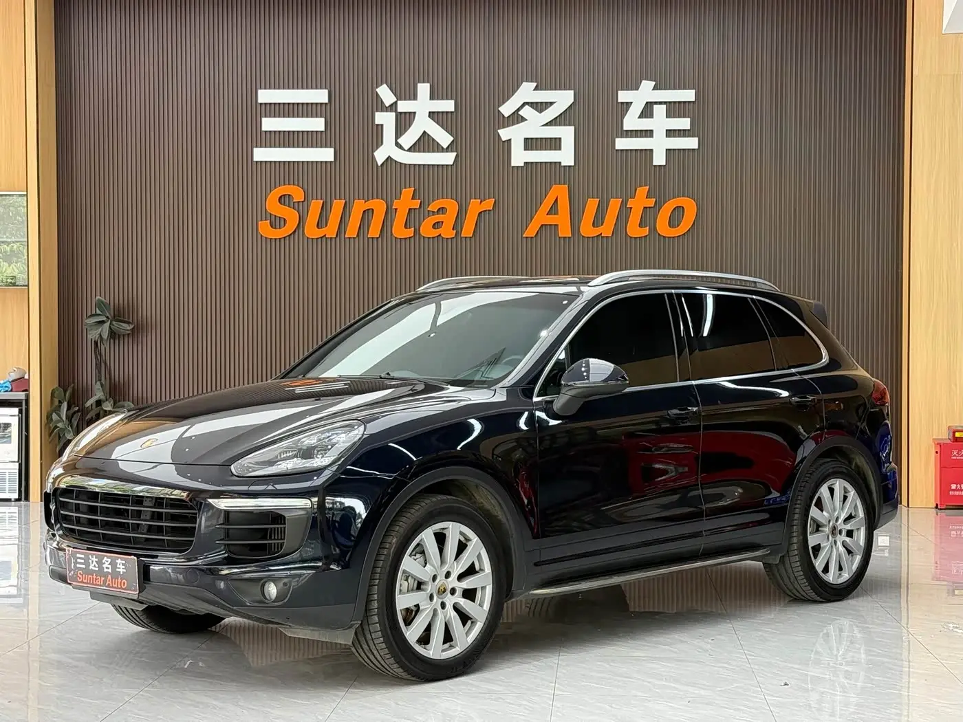 Porsche Cayenne 2015 — Фото 1/20