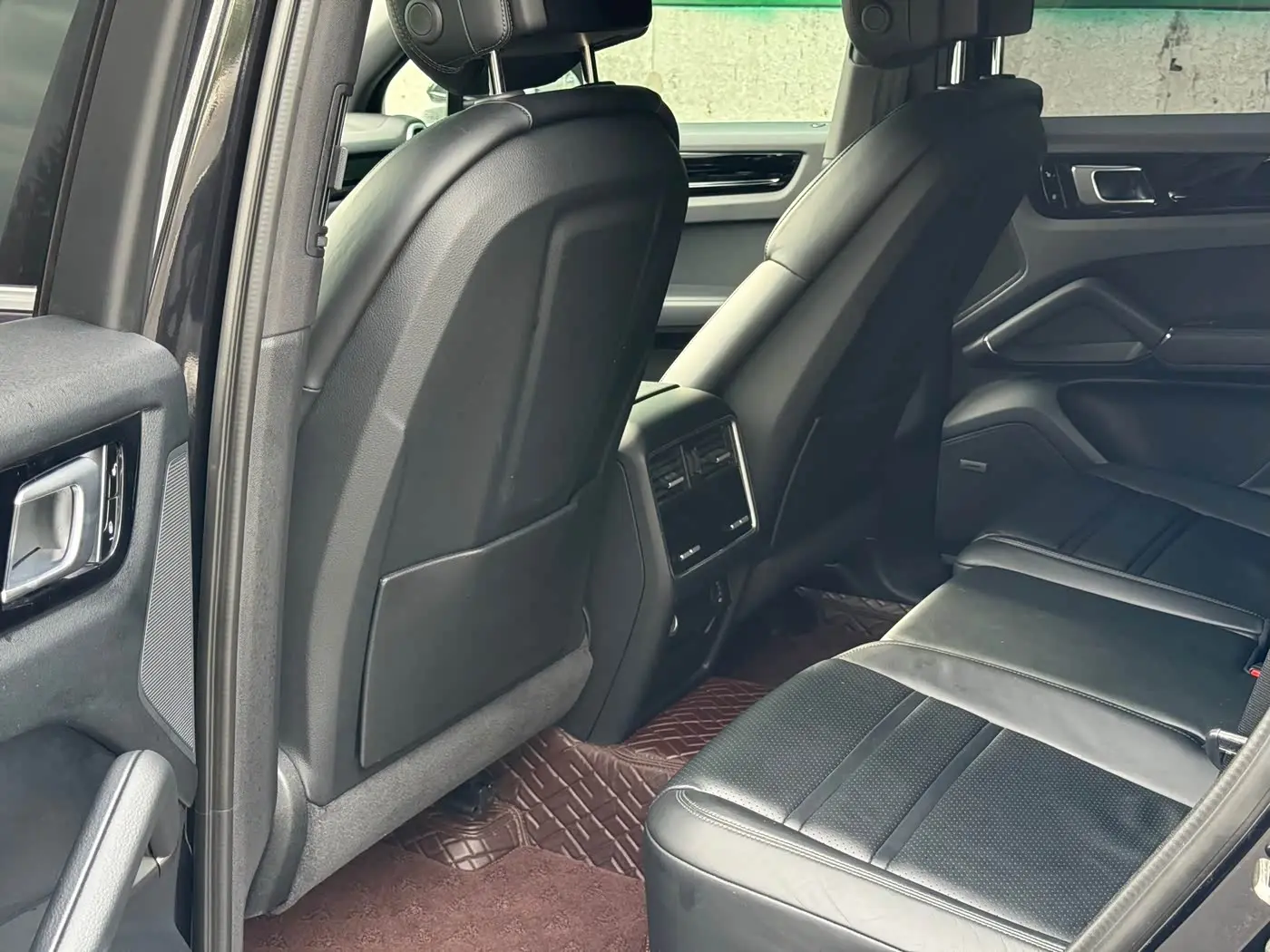 Porsche Cayenne New Energy 2019 — Photo 9/14