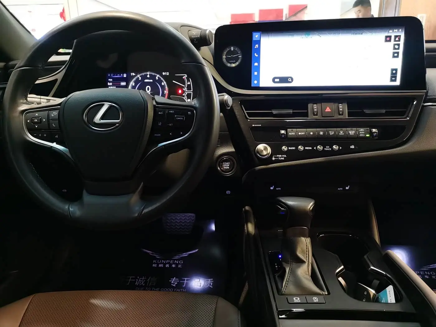 Lexus ES 2023 — Фото 10/16