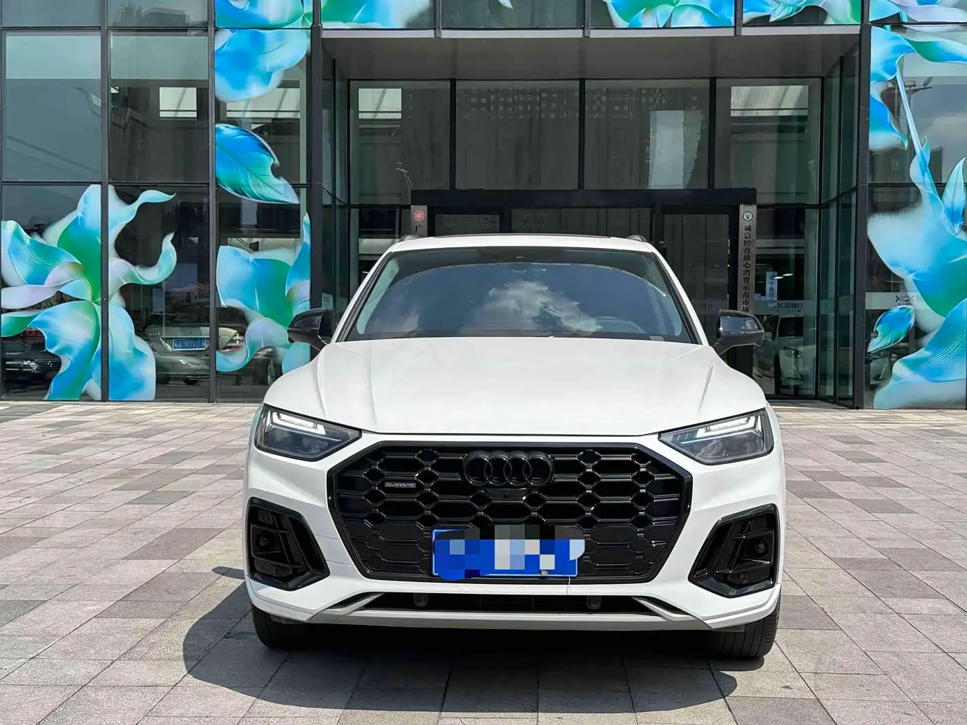 Audi Q5L 2023 — Photo 2/14
