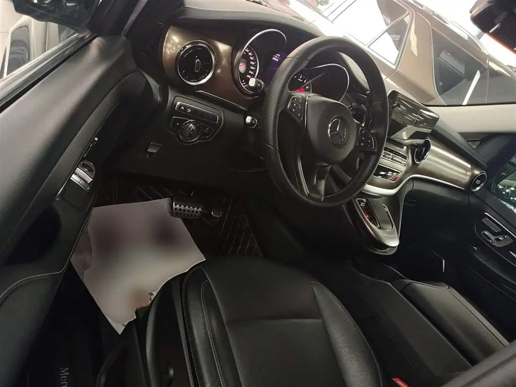 Mercedes-Benz V-Class 2020 — Photo 16/20
