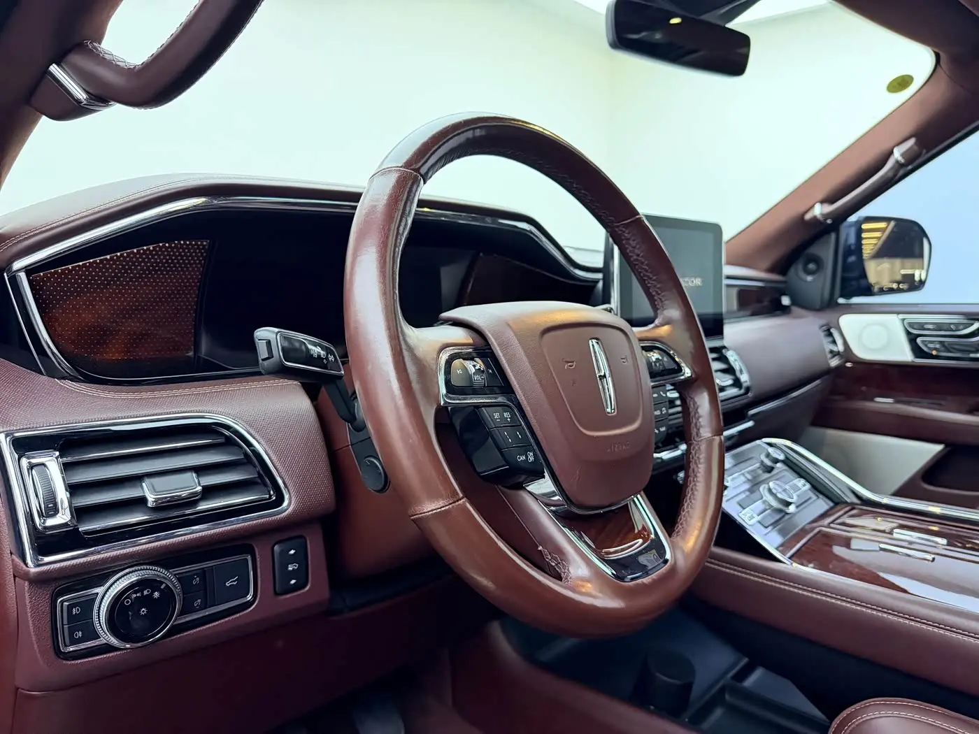 Lincoln Navigator 2018 — Photo 9/20