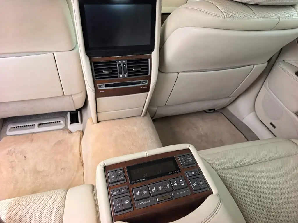 Lexus LS 2010 — Photo 13/18