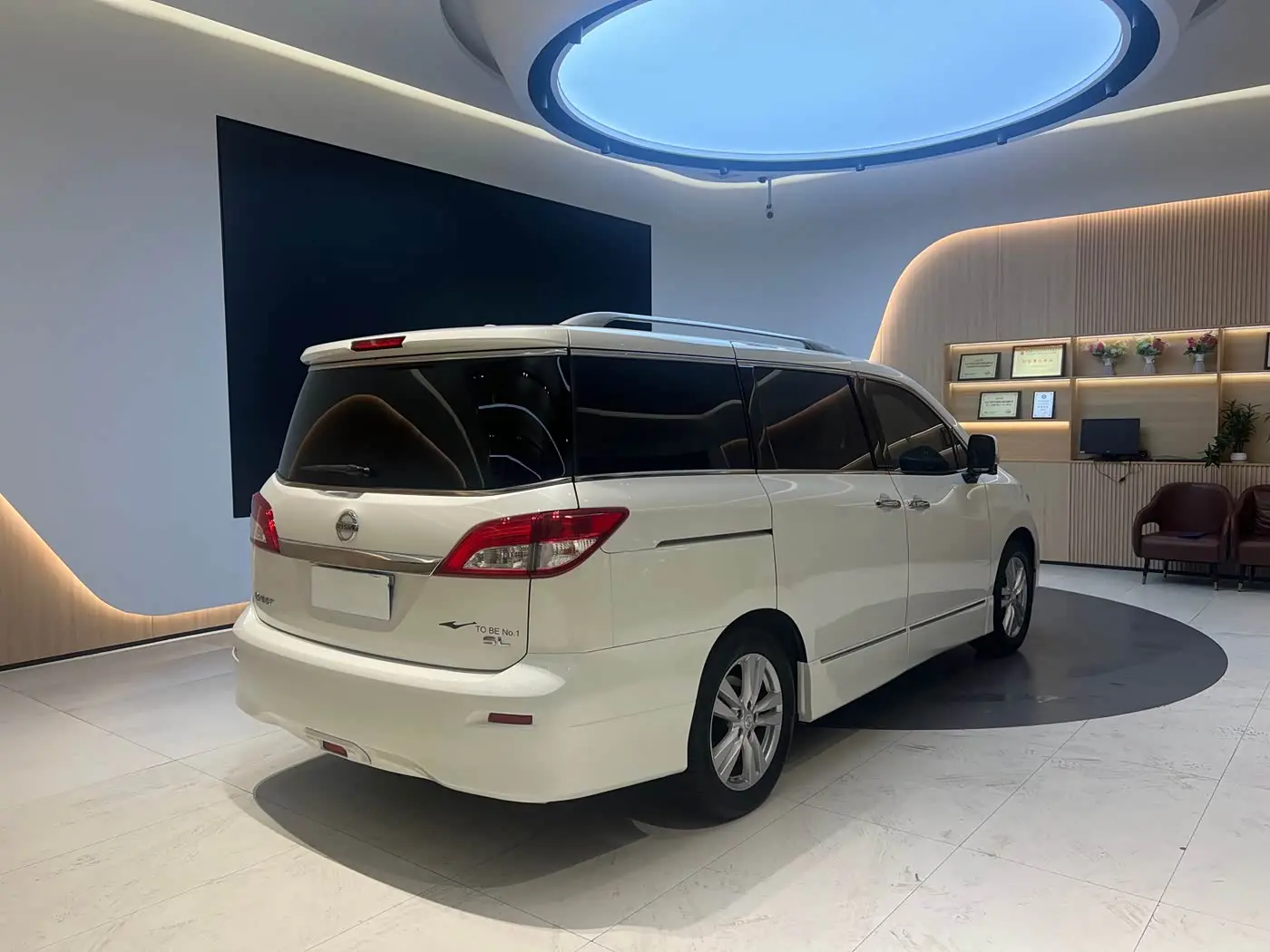 Nissan Quest 2016 — Photo 5/20