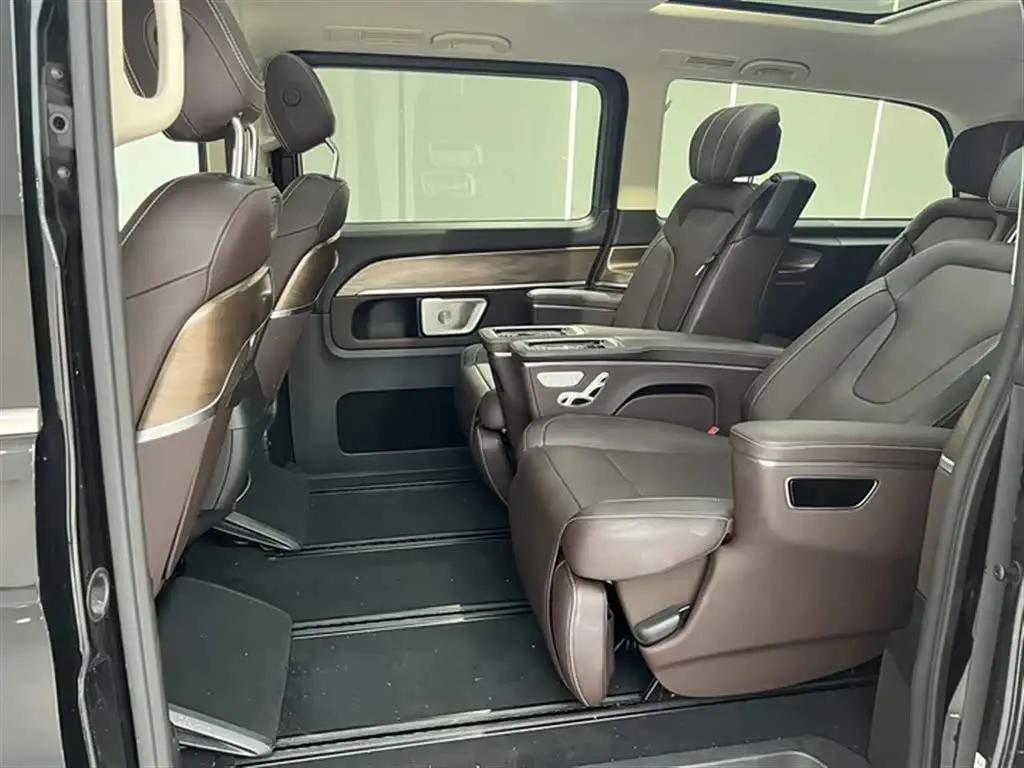 Mercedes-Benz V-Class 2025 — Фото 13/18