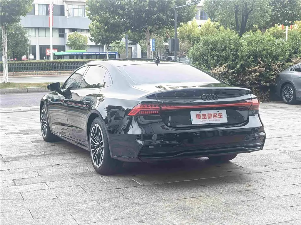 Audi A7L 2024 — Фото 9/17