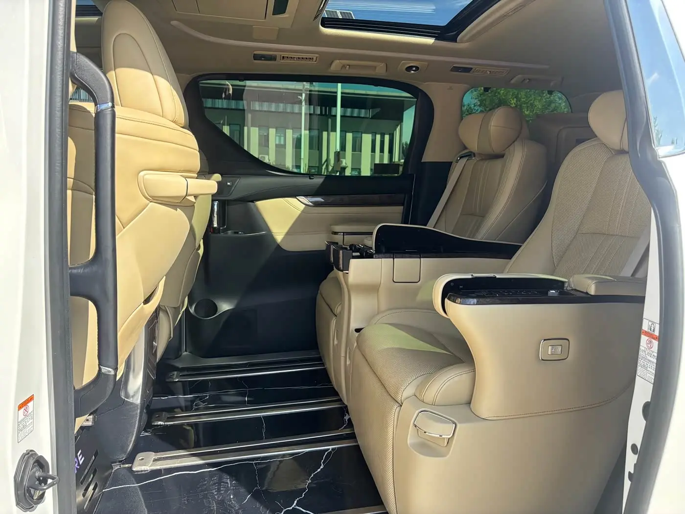 Toyota Vellfire 2021 — Photo 7/18